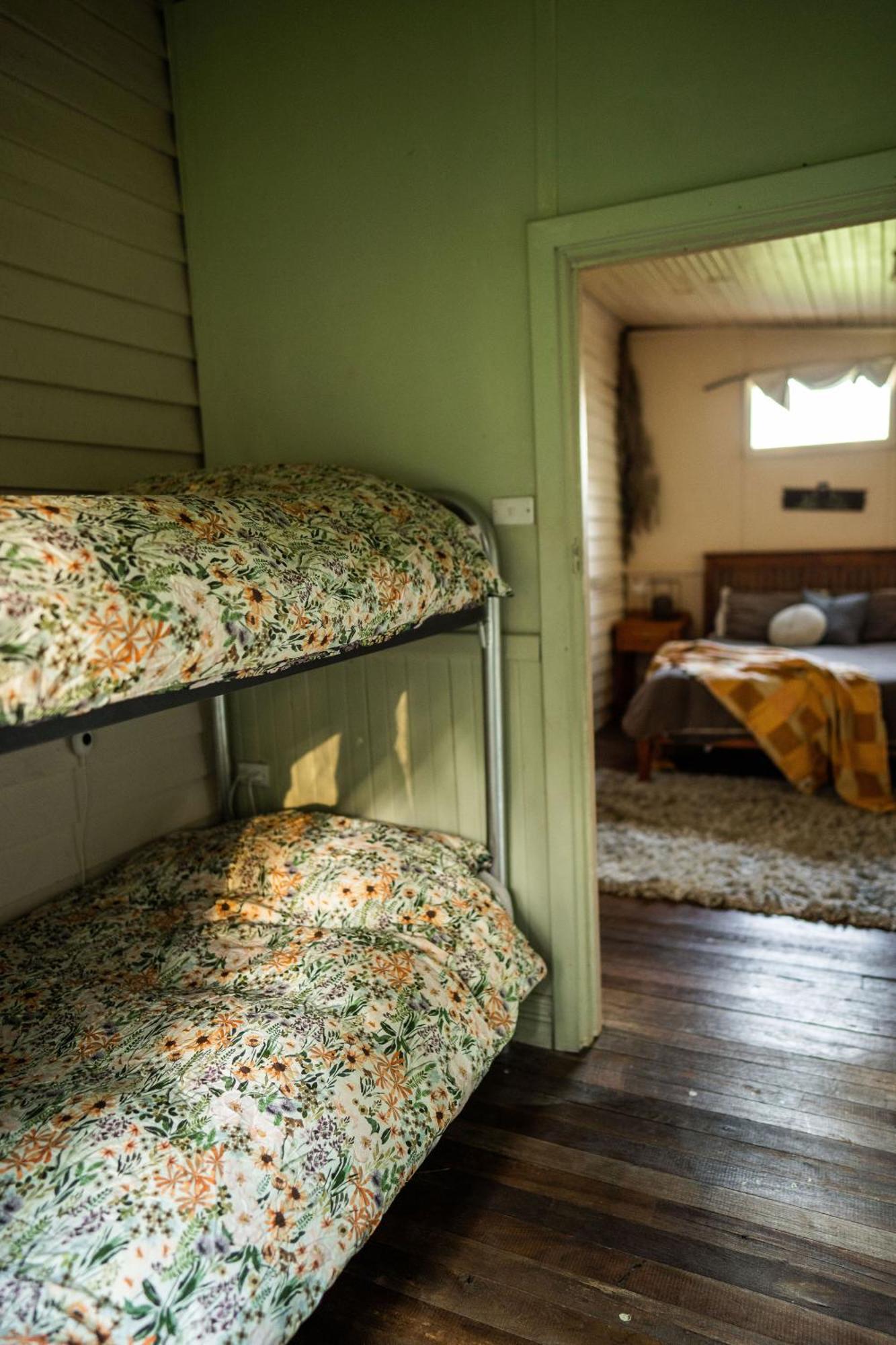 Cosy Farmstay: Green Cabin At Whispering Woods Beedelup 외부 사진