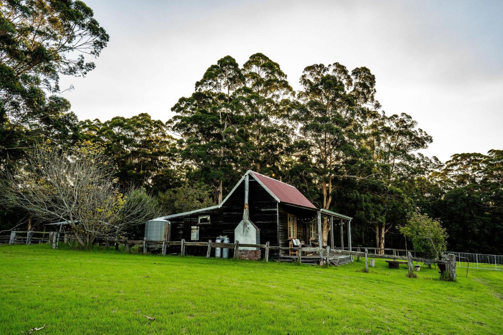 Cosy Farmstay: Green Cabin At Whispering Woods Beedelup 외부 사진